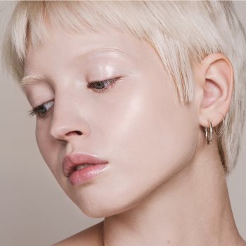 MÁDARA Skin Equal machiaj de stralucire pentru un look natural SPF 20